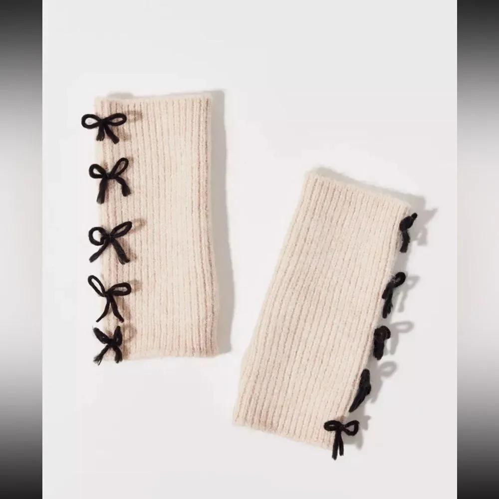 New URBAN OUTFITTERS Bow Deco Ribbed Hand Warmer Fingerless Gloves Ivory